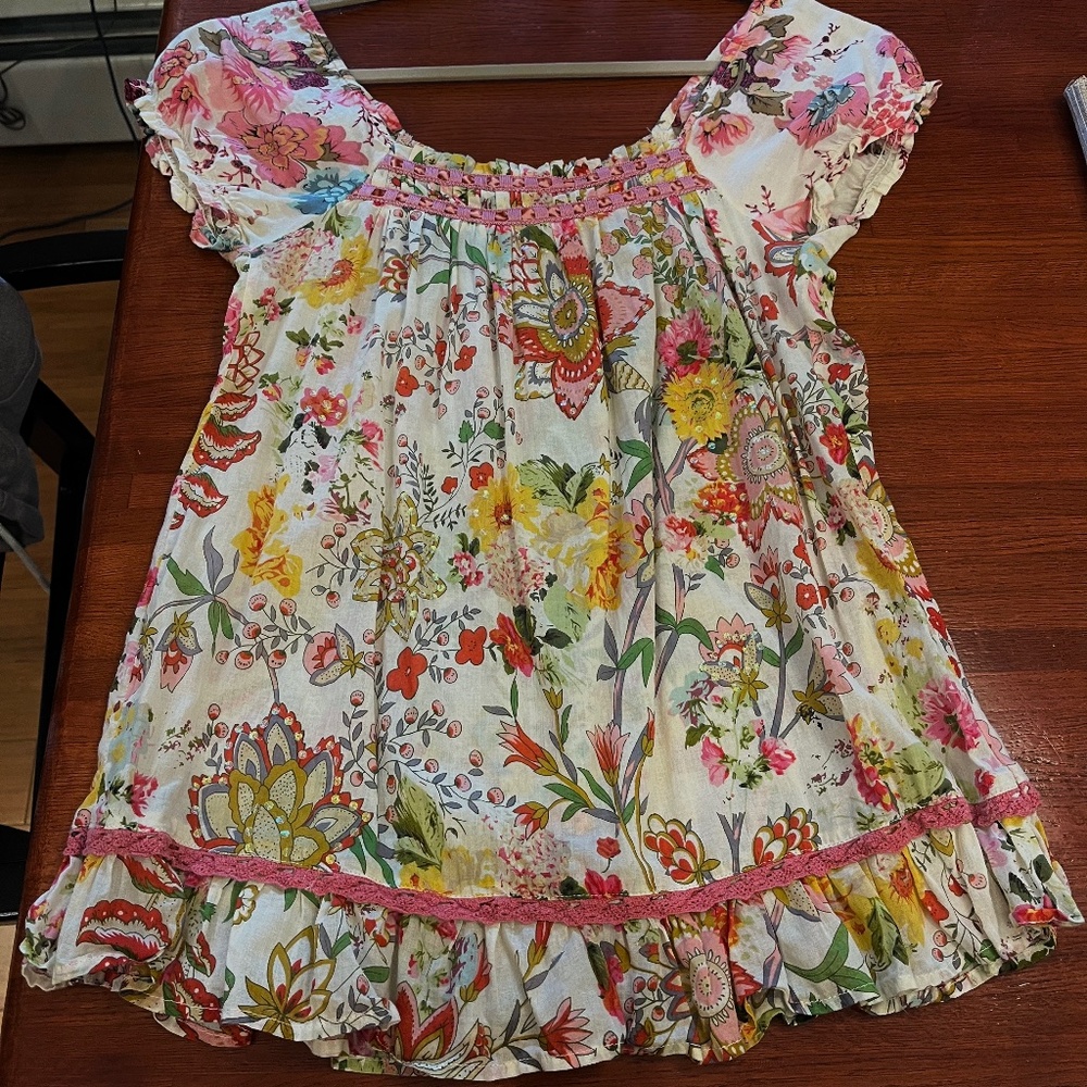 American Rag Cie Ivory/Pink/Yellow Beaded Floral Short Cap Sleeve Women's Blouse